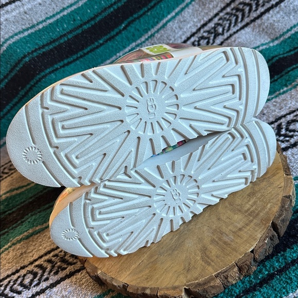 UGG *NWOB* Women's Classic Clear Mini Pixelate Waterproof Rain Ankle Boots - Picture 13 of 16